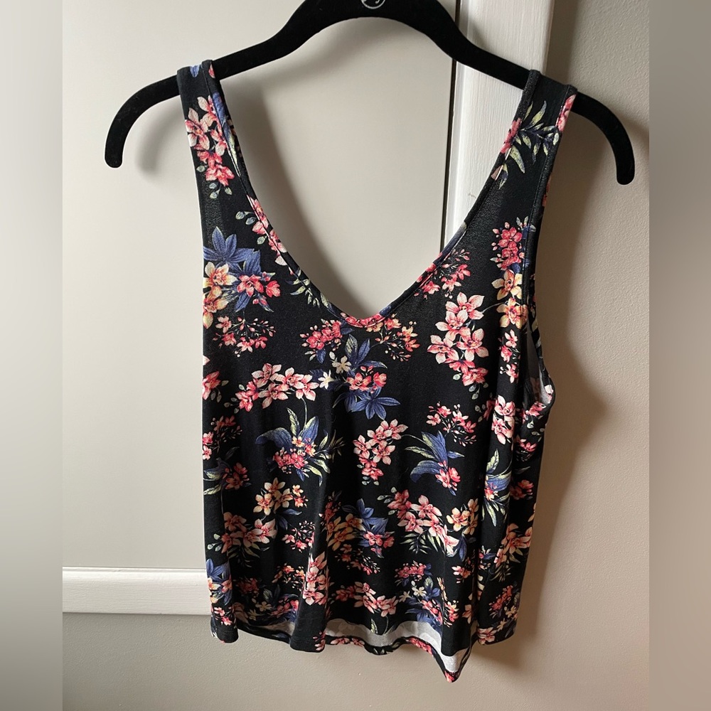 American Eagle Soft & Sexy floral print tank top in size medium
